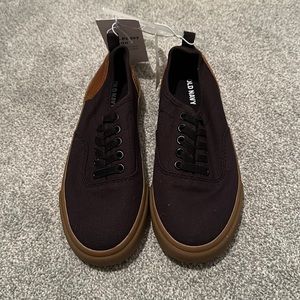 Old Navy easy peasy pull on Sneakers for Boys!